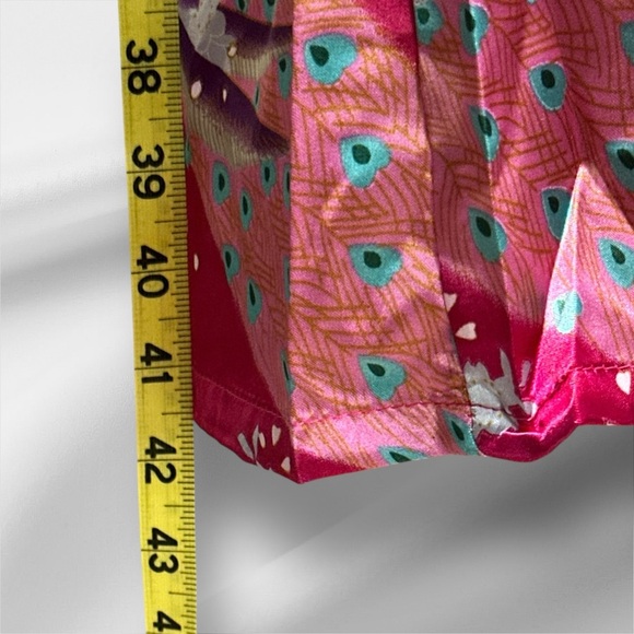 Sam Well, NWT,  Beautiful Pink Silk Peacock and Floral Robe with Wrap Design - Picture 4 of 7